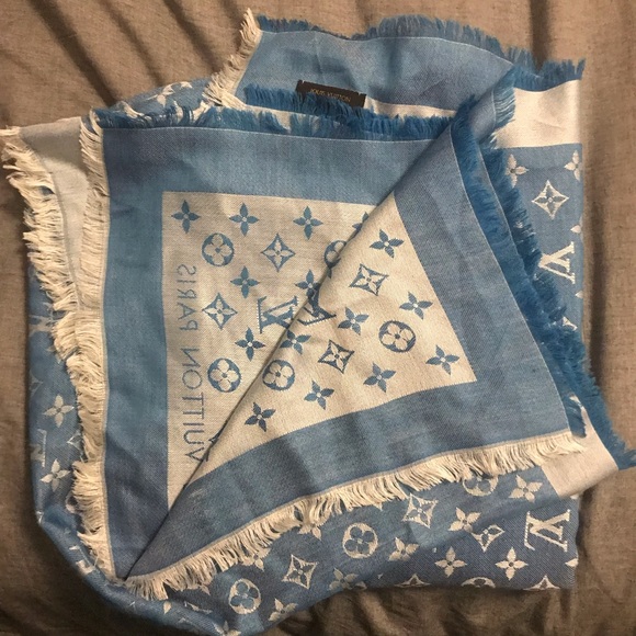 Louis Vuitton Accessories - LOUIS VUITTON 💙 SHAWL
